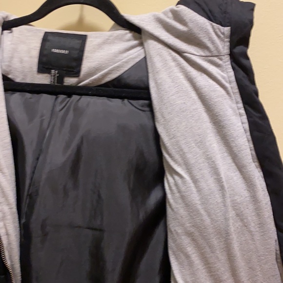 FOREVER 21 BLACK PUFFER COAT - Picture 11 of 12